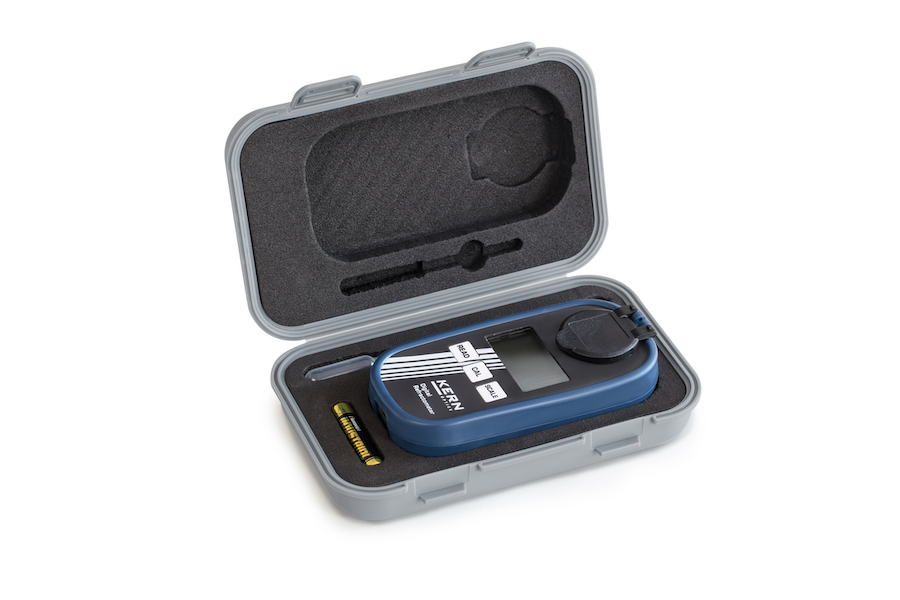 Digital Refractometer in box
